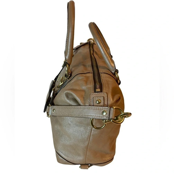 COACH Gorgeous Leather Golden-Tone Shoulder Bag Purse with Lilac Interior GUC - Picture 5 of 15